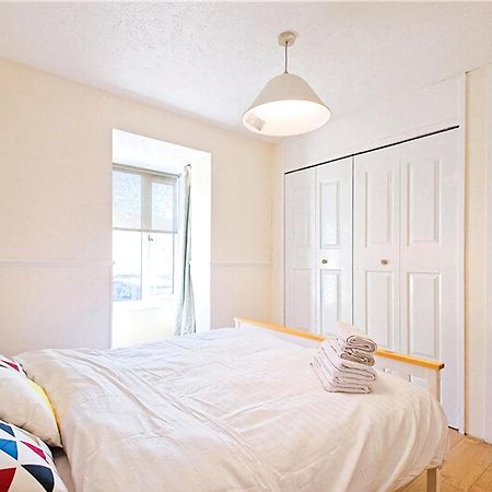 Manor Place Apartment Thamesmead Thamesmead  Extérieur photo