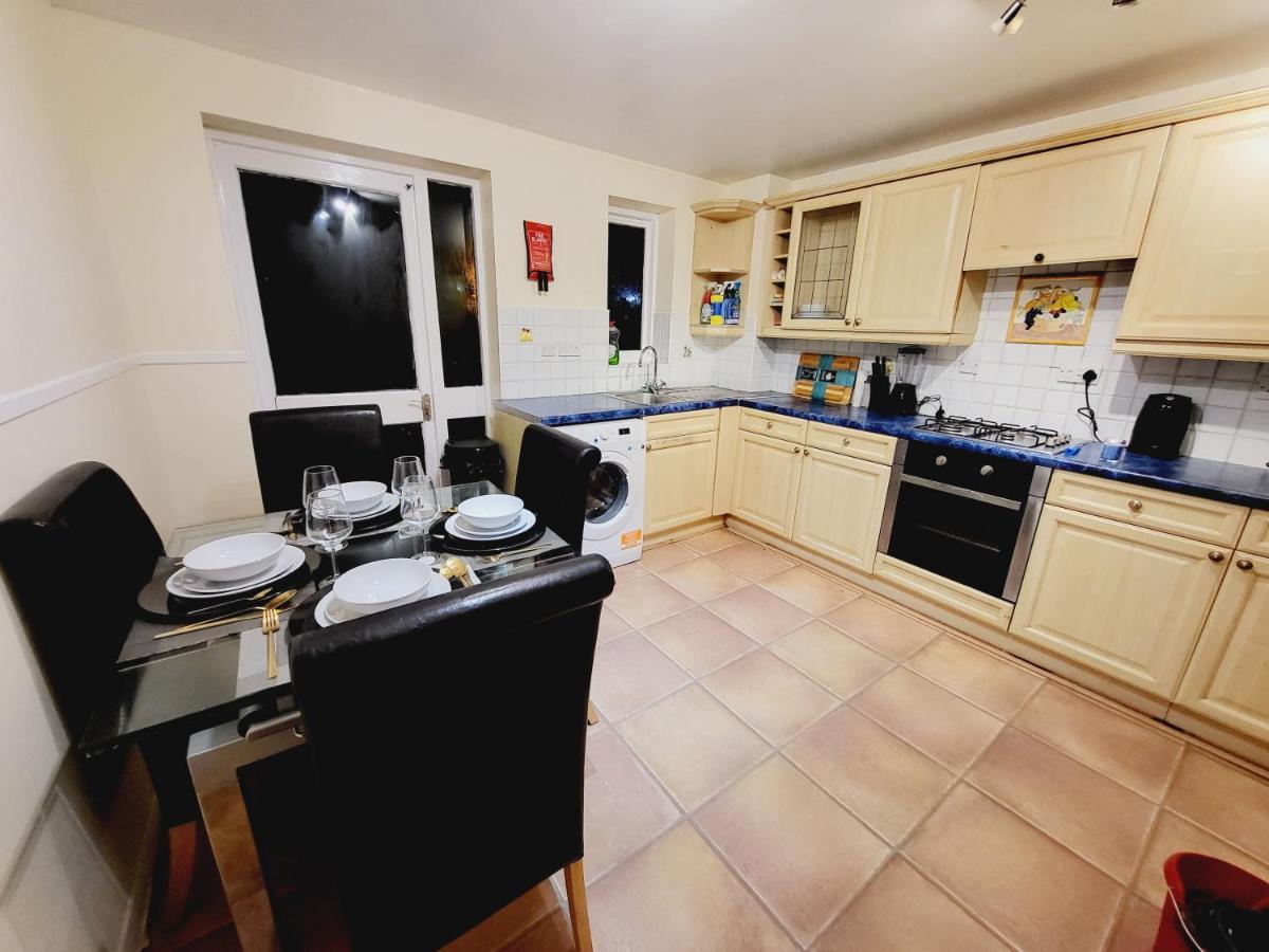 Manor Place Apartment Thamesmead Thamesmead  Extérieur photo